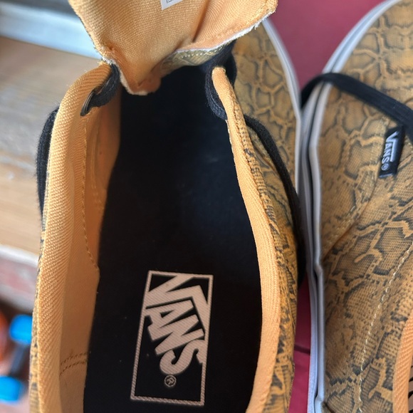 Van’s sneakers Women’s snake print honey gold 8.5 wide, like new - Picture 6 of 10